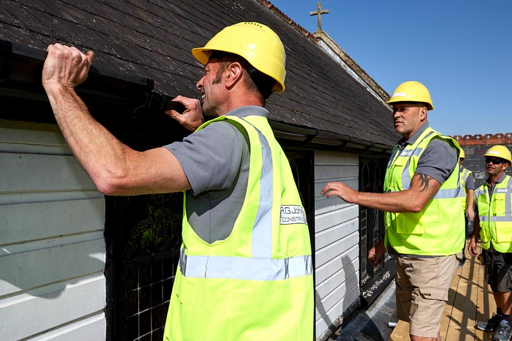 roof repair team